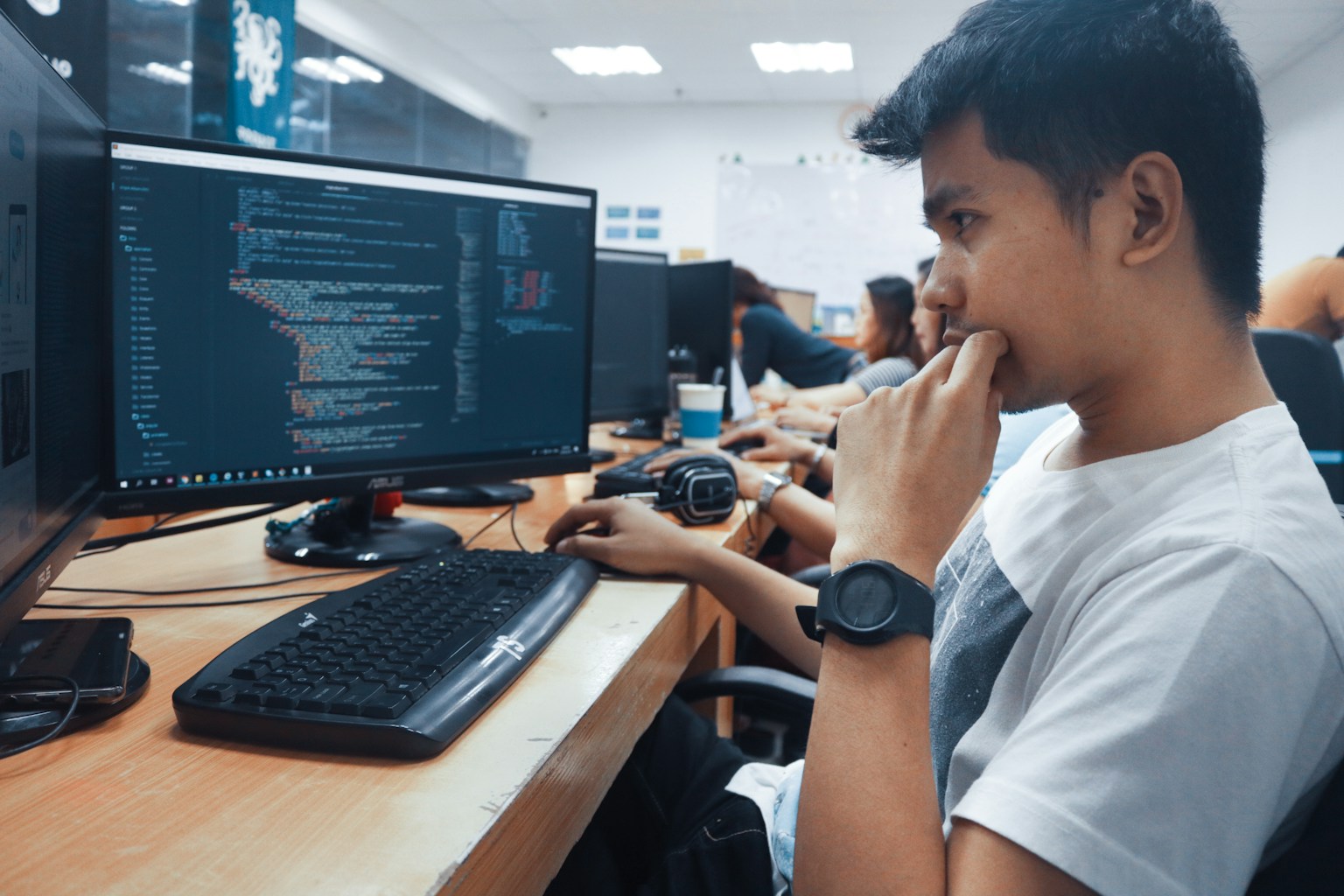 Claude Code vs. Cursor: A 2026 Developer's Showdown